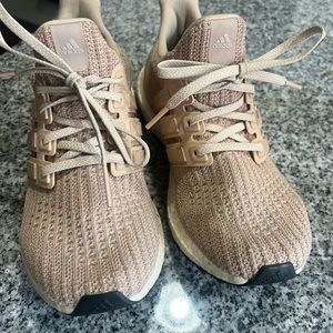 Limited edition color: dusty rose ultra boosts